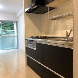 築40年のマンションを、間取り変更も含め、フルリフォームしました。キッチンやユニットの素材や色も選び、全く新しいお部屋に生まれ変わりました。