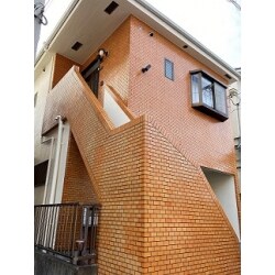 築25年のお宅です。古くなってきた外壁、屋根と外階段の塗り替えをしました。またキッチンとトイレもリフォームをしました。