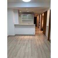 閉鎖的なキッチンから袖壁、吊戸を取った明るいキッチンへ