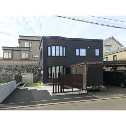 デザイン・色を重視して2つの外壁メーカーの商材を組み合わせました