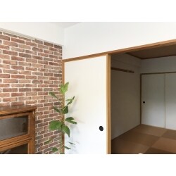 アンティーク調の家具や雑貨と調和するリフォーム