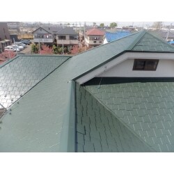 経年劣化で屋根も棟も疲れ切っていました。