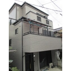 外壁は風合いを生かしたクリアー塗装、屋根は高耐候ファインパーフェクトベストで塗装仕上げ
