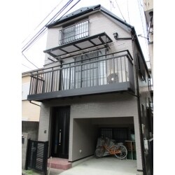 外壁・屋根・バルコニーの補修と塗装仕上げを行いました