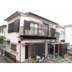 外装全体的に塗装剝がれなどの補修行ない塗装で綺麗に仕上げました。サイクルポートも新設。