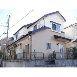 屋根も外壁も高耐候性塗料仕上げで長期間美しい艶を保持