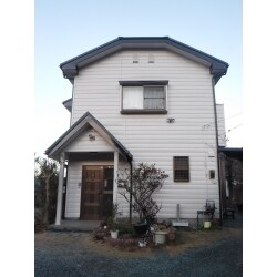 外壁は紫外線に強く強靭な塗膜形成で塗りたての美しさを長期間保持ラジカル制御形ハイブリッド高耐候性塗料で塗装仕上げ、屋根は超高耐候のフッ素樹脂遮熱鋼板で重ね葺き