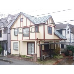 幕板板金取付に外壁塗装と付帯部塗、屋根を重ね葺き、バルコニー防水と外装一新