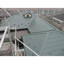 超耐久性の「フッ素樹脂遮熱鋼板」金属製屋根材での屋根重ね葺き