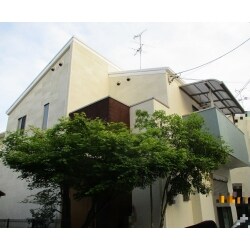 【施工後】
足場を組み、外壁塗装工事・屋根塗装工事を行いました。
全体の工期は１２日間です。