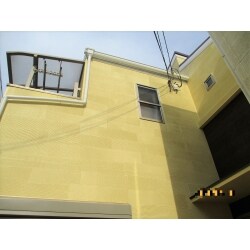 【施工後】
足場を組み、外壁塗装工事・屋根塗装工事を行いました。
全体の工期は１５日間です。