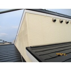 【施工後】
足場を組み、外壁塗装工事・屋根塗装工事を行いました。
全体の工期は１６日間です。