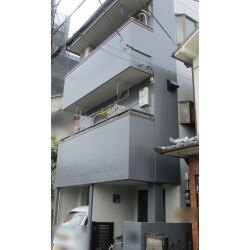 【施工後】
足場を組み、外壁塗装工事・屋根塗装工事を行いました。
全体の工期は１１日間です。