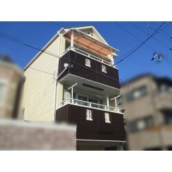 【施工後】
足場を組み、外壁塗装工事・屋根塗装工事を行いました。
全体の工期は１５日間です。