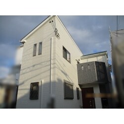【施工後】
足場を組み、外壁塗装工事・屋根塗装工事を行いました。
全体の工期は２０日間です。