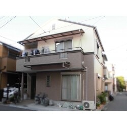 【施工後】
足場を組み「外壁塗装工事・屋根塗装工事・ベランダ防水工事」を行ないました。
全体の工期は約２週間です。