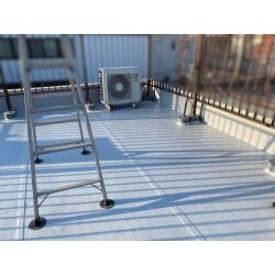 【施工後】
店舗屋上の「シート防水工事」を行ないました。
全体の工期は３日間です。