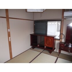 在来の壁の上に、ベニアを貼ってからクロスを貼りました。