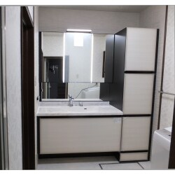 使い勝手を重視した広い洗面化粧台です。