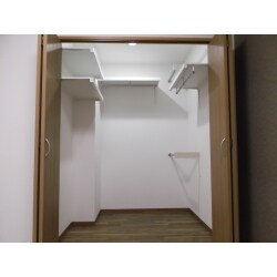 広く使いやすくなったウォークインクローゼットです。
