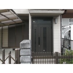 入れ替えてすっかり見違えた玄関です。