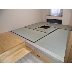 4.5帖の茶室と前室のような板貼部分を設けました。 畳の下に、お茶の道具も収納できるようにしました。