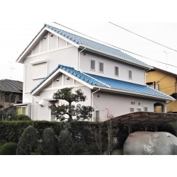 屋根と外壁の塗装をしました。