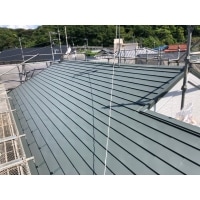 欠陥品屋根材をカバー工法で一新!