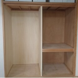 押入れの半分を仏間として使用できるように改修しました。掘りごたつ部分の床を補修しました。畳を半畳の琉球風に新調しまた。襖の張替えをしました。