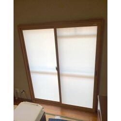 LIXILインプラスです。和室にマッチするようにと窓障子には和紙調をチョイス頂きました。