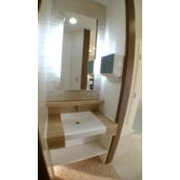 デザイン重視で洗面化粧台を造作・取り替えました。