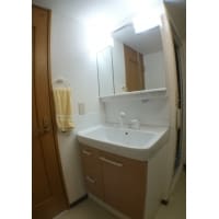 新しい洗面化粧台は、見た目スッキリ&引出し収納付き!