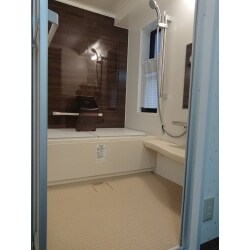 【工事１】バスルーム取替え　【工事２】洗面室の天井・壁のクロス張替え、床のＣＦ張替え