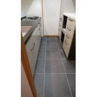 お洒落なキッチンを取付、ダイニング側を造作しました。