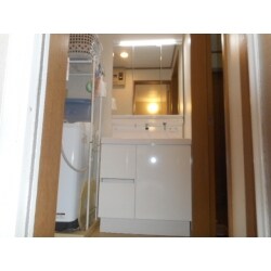 使い易さにこだわった清潔感あふれる洗面スペースになりました。