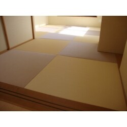 半帖畳を2色敷く事でモダンなイメージを持った和室になりました。

