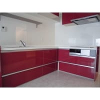 白を基調とした各所にインパクトのあるリノベーション