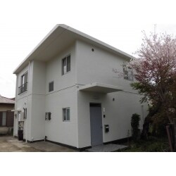 屋上ウレタン塗膜防水と外壁には低汚染型シリコン塗装をしました。