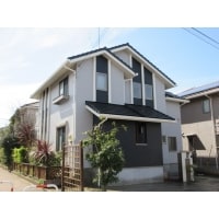 2色塗り分けの外壁塗装と屋根のメンテナンス