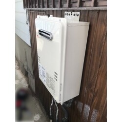 給湯器を10号から16号へ取り換えました。号数が大きくなるほど湯量のパワーがありますので、より快適にお湯をご使用いただけます。