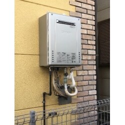 従来型からエコジョーズ給湯器に交換しました。省エネ性の高いものをご検討のお客様にオススメの給湯器です。
給湯器交換は1日で取り付け完了いたします！