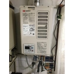 給湯専用10号から16号へ、号数変更して給湯器の交換工事を行いました。
号数が上がるほどパワーも大きくなるので、住まいの環境にあわせて給湯器を選定いただけます。