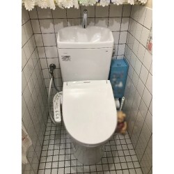 トイレ交換を行いました。すっきりしたデザインで、清潔感があります。
