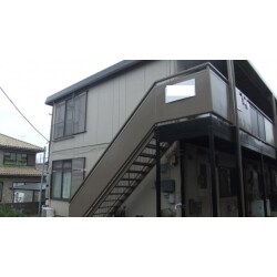 シリコン樹脂の塗料を使用し、アパートの塗装を行いました。