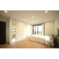 ゲスト2組を迎えられるフロアのリフォームです。既存の間取りを変え、洋室2部屋とロフト、ロフトへ繋がる階段を造作いたしました。将来大きくなるお子様のためのスペースとしても使えたりと、暮らしに余裕が生まれました。