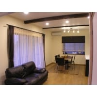 リビング壁面に珪藻土を塗りナチュラルリビングを実現