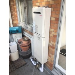 熱源機→給湯専用給湯器への変更工事になります。
