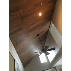 天井のフローリングを他の建具やお部屋の色味を統一するために、施主様ご希望の素材に貼り替えました。