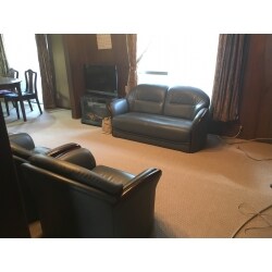 リビングからダイニングにかけての空間でカーペットの張替えを行いました。※表示価格には、これ以外の施工も含まれています。
