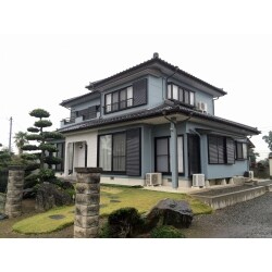 落ち着いた雰囲気の外壁の色になりました。